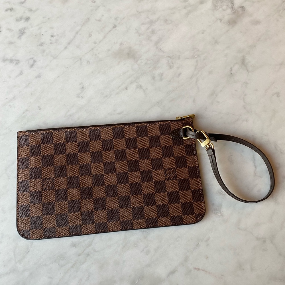 Louis Vuitton neverfull pouch
